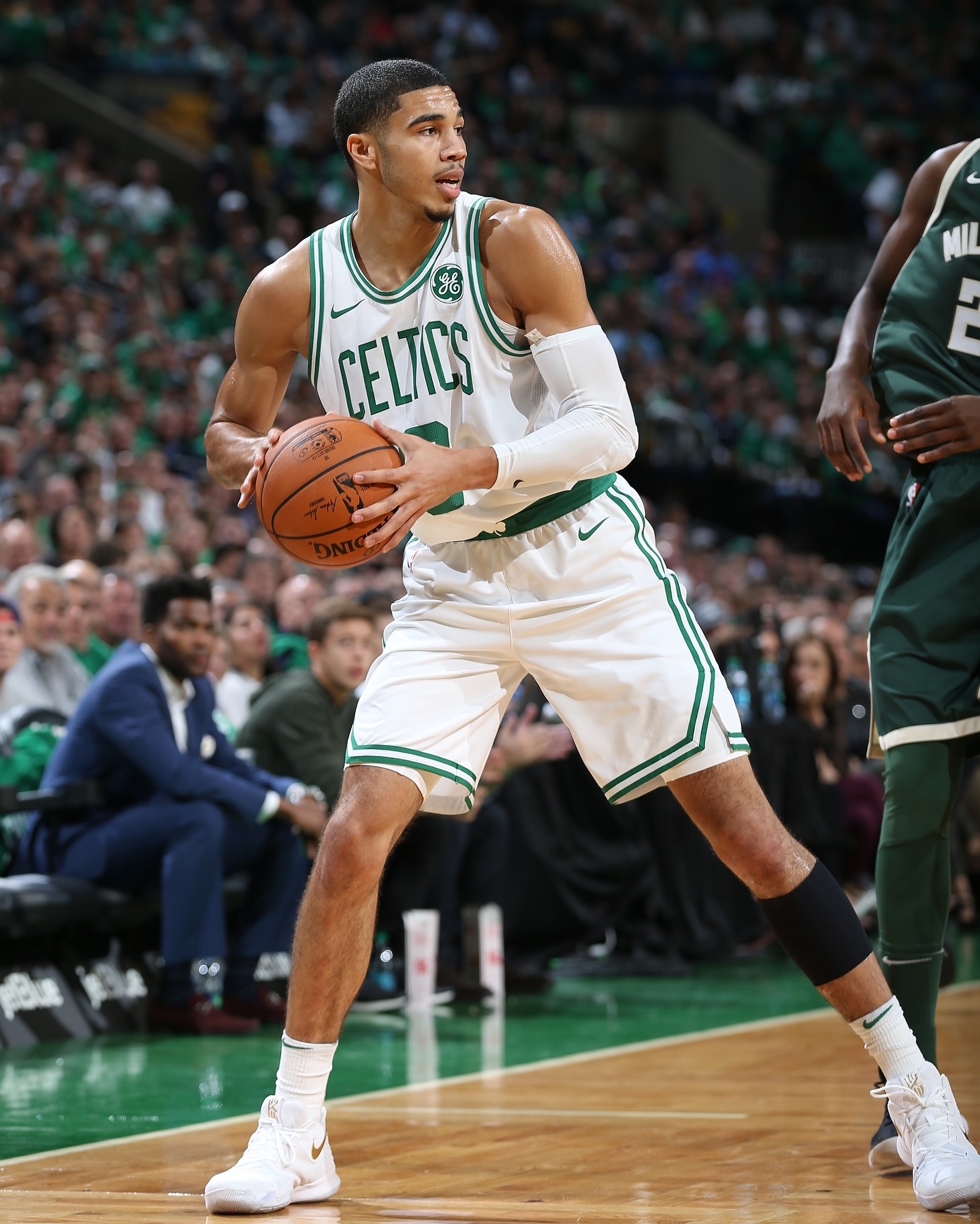 爱游戏官方网站-Rookie迎来十二赛季高光表现，快船球迷沸腾！-爱游戏官方网站